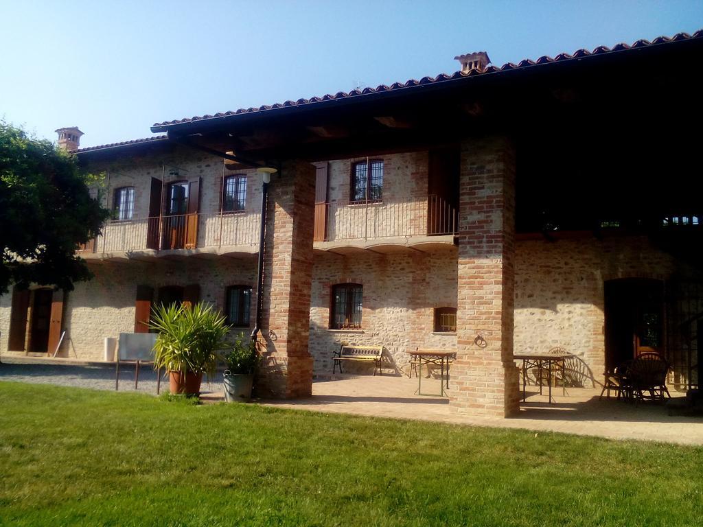 Cascina Stralla Farigliano Buitenkant foto